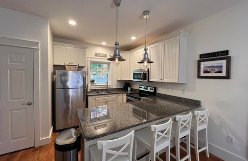 Wells Cottage | Charming Coastal Cottage 5 Minute Drive to Wells Beach