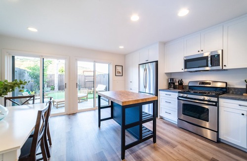 Cardiff-by-the-Sea House | Charming coastal home in Cardiff-By-The-Sea, CA. Close to Beach, Hiking, & More!