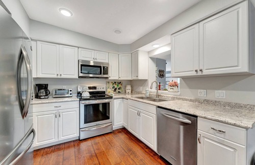 Largo House | Charming Coastal House Near Beaches