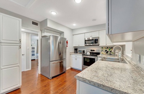 Largo House | Charming Coastal House Near Beaches