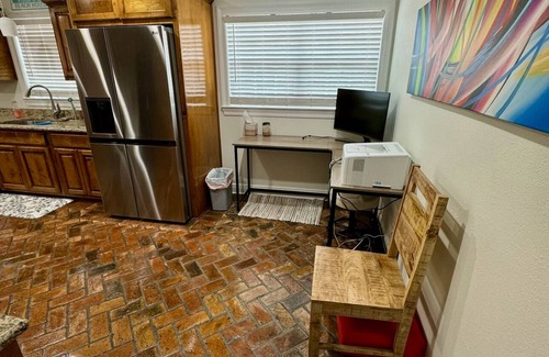 Gulfport House | Charming Coastal Retreat: Your Cozy Haven Near the Beach