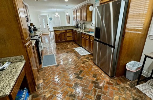 Gulfport House | Charming Coastal Retreat: Your Cozy Haven Near the Beach