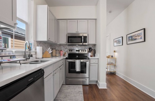 Ocean Springs Cottage | Charming Coastal Cottage in Downtown Ocean Springs – Golf Cart available!