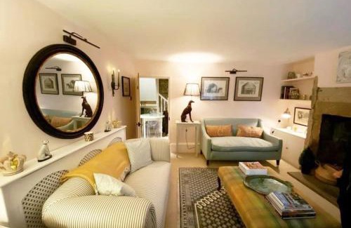 Baslow House | Charming Coates Cottage