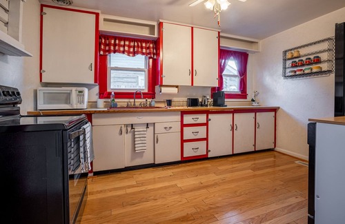 Cody House | Charming Cody Home - sleeps 5, walking distance to downtown!