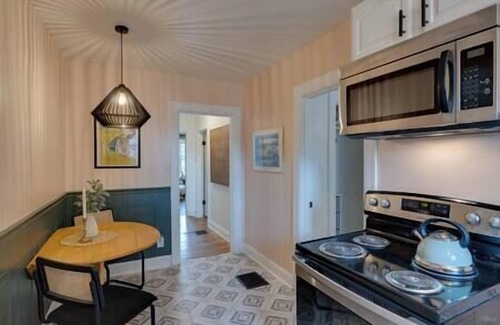 Hope Gardens Apartment | Charming Colonial - Just 2 Miles from Broadway!