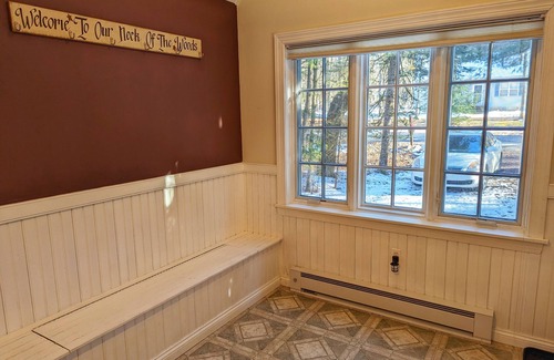 Mount Pocahontas Cottage | Charming Colville Cottage with King Bed/Deck/Pet Friendly!