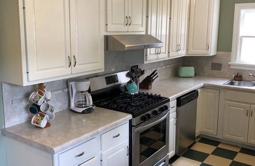 Glenwood Springs House | Charming, Comfortable, Centrally located home 4 +2 1/2 (Sleeps 7)
