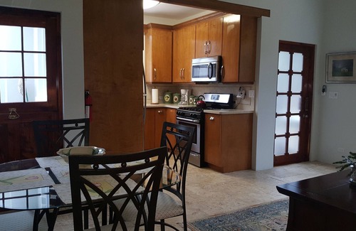 Southampton Cottage | Charming , Comfortable Cottage Near Amenities