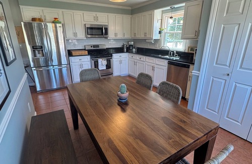 Martinez House | Charming, comfortable, and only 3 miles from the National!