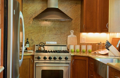Yountville House | Charming, comfortable, quiet neighborhood living in the heart of Yountville.