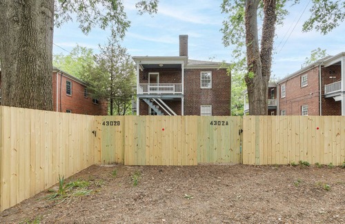 Richmond Condo | Charming Condo: Fire Pit, Fenced & Near Museums