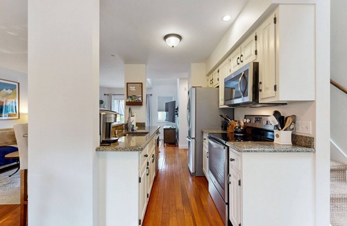 West Hartford Condo | Charming condo in a resort community with pool access, tennis, a sauna & golf