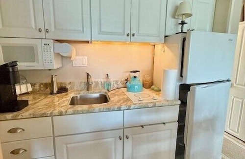 Stone Harbor Condo | charming condo just three blocks from the beach