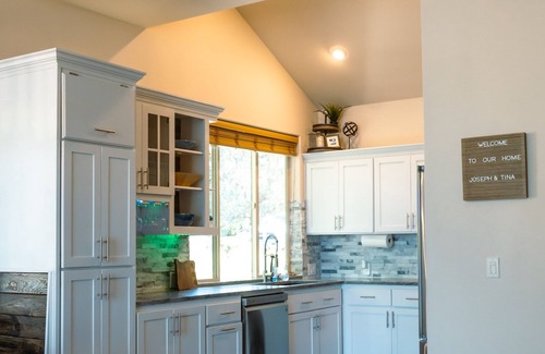 Redmond House | Charming CONDO/Pets friendly/PRIV Hot tub/6 Club House Passes!