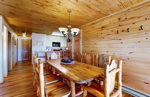 Crested Butte Condo | Charming condo with mountain views, washer/dryer, & shared hot tub