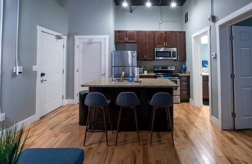 Downtown Apartment | Charming Condo with King Bed in Heart of Downtown!