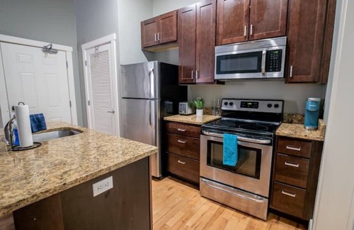 Downtown Apartment | Charming Condo with King Bed in Heart of Downtown!