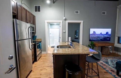 Downtown Apartment | Charming Condo with King Bed in Heart of Downtown!