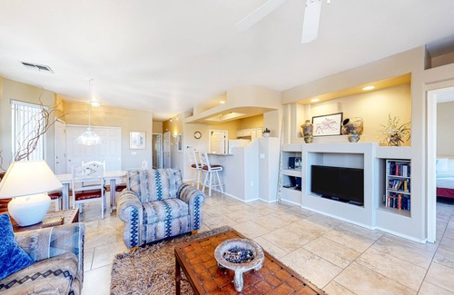 Rancho Vistoso Condo | Charming condo with desert views, pool & hot tub