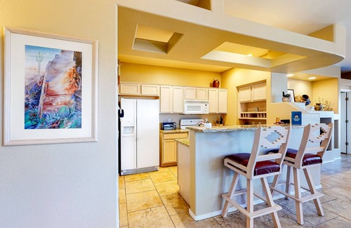 Rancho Vistoso Condo | Charming condo with desert views, pool & hot tub