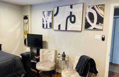 Forest Grove House | Charming contemporary 2 bdrm, Bucks County Oasis on a hill with an amazing view