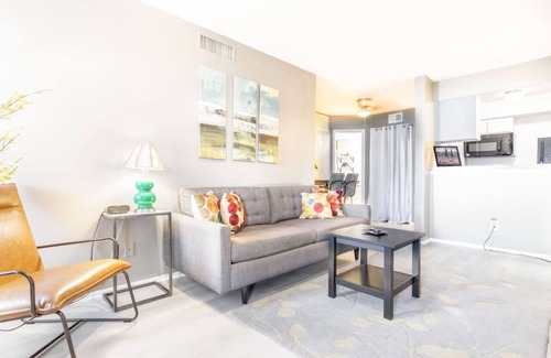 Park Central Apartment | CHARMING CORPORATE APARTMENT IN DFW!