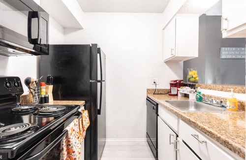 Park Central Apartment | CHARMING CORPORATE APARTMENT IN DFW!