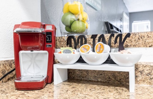 Park Central Apartment | CHARMING CORPORATE APARTMENT IN DFW!