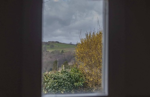 Inchbrook House | Charming Cotswold Stone Cottage | Dog Friendly