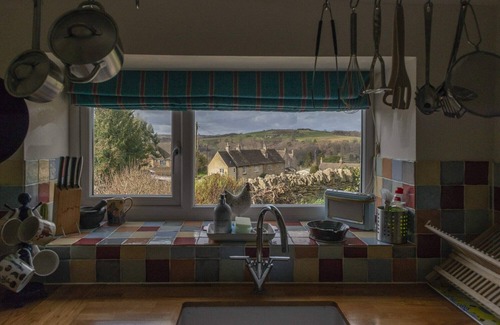 Inchbrook House | Charming Cotswold Stone Cottage | Dog Friendly