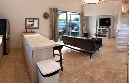 North Palmetto Point Cottage | Charming Cottage Walk to Beach and Pool. Resort Privileges