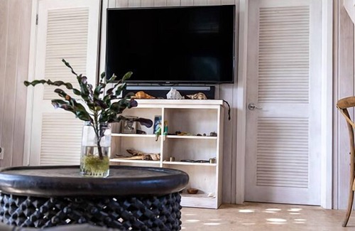 North Palmetto Point Cottage | Charming Cottage Walk to Beach and Pool. Resort Privileges
