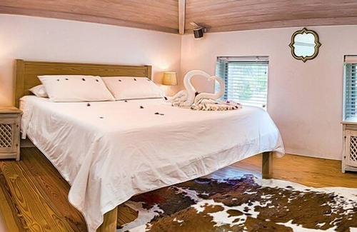 North Palmetto Point Cottage | Charming Cottage Walk to Beach and Pool. Resort Privileges