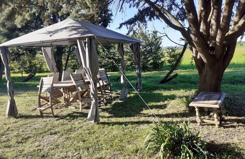 Aubigne-sur-Layon Cottage | Charming Cottage in Loire Valley Vineyards with Modern Comfort and Garden Access