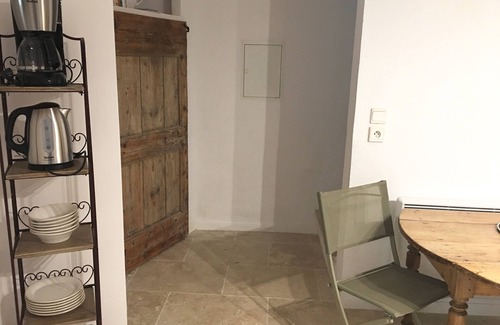 Vers-Pont-du-Gard House | Charming cottage in the heart of the village, terraces, shaded patio