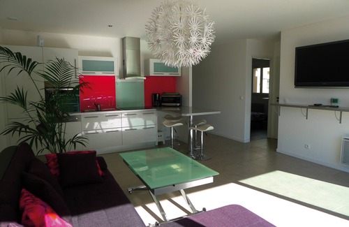 Villeneuve-le-Roi Apartment | Charming cottage by the Seine