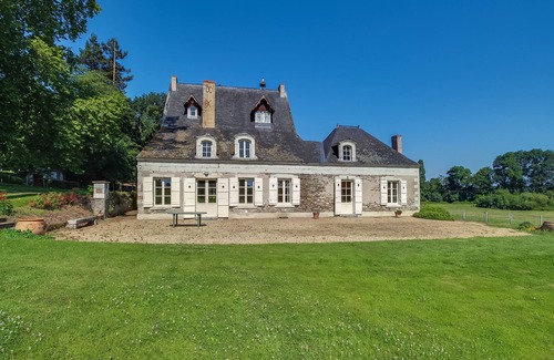 Montreuil-Juigne House | Charming cottage on the banks of the Mayenne river