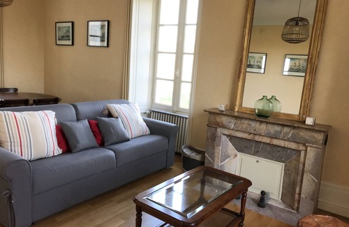 Montreuil-Juigne House | Charming cottage on the banks of the Mayenne river