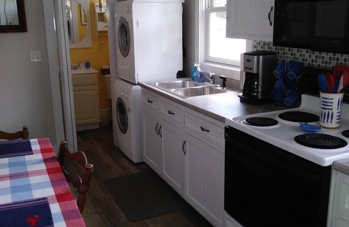 Old Orchard Beach Cottage | *Charming Cottage 5 min walk to beach & 8 min. walk to pier !