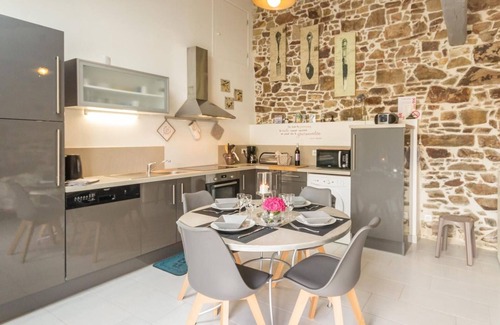 Port-Saint-Pere Cottage | "Charming Cottage with Private Garden, Jacuzzi, and Bikes – Near Nantes & Beach"