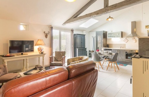 Port-Saint-Pere Cottage | "Charming Cottage with Private Garden, Jacuzzi, and Bikes – Near Nantes & Beach"