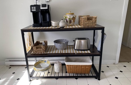 Westbrook Center Cottage | Charming cottage - 330 steps from beautiful Chapman Beach