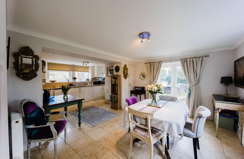 Manorbier Cottage | Charming Cottage, 5 Minute Walk to the beach, free passes to the Castle