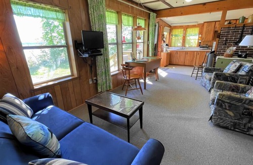 Head Lake House | Charming Cottage: Affordable, Accessible, Close to GTA!