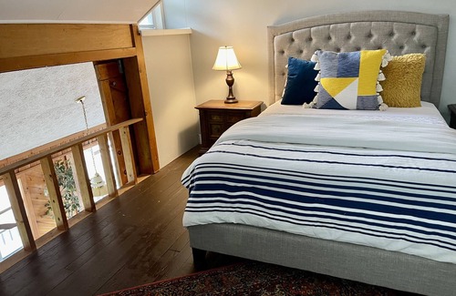 Livonia Cottage | Charming cottage at the cove!