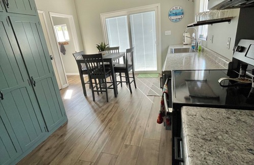 Northwest Cottage | Charming Cottage at Peaceful Nettle Lake with HOT TUB & Private Lake Access