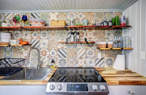 Titus Cottage | Charming Cottage at Weoka on Lake Jordan perfect for fishing and playing