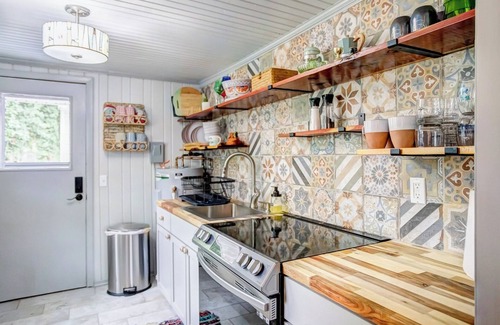 Titus Cottage | Charming Cottage at Weoka on Lake Jordan perfect for fishing and playing