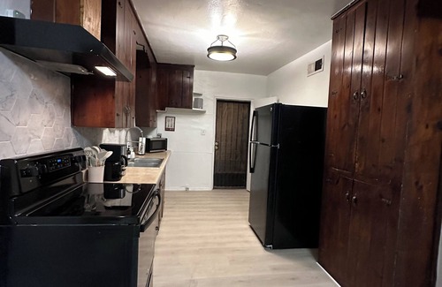 Biggs Field Cottage | Charming cottage by Ft Bliss & US 54, WiFi, Private parking in delightful ElPaso